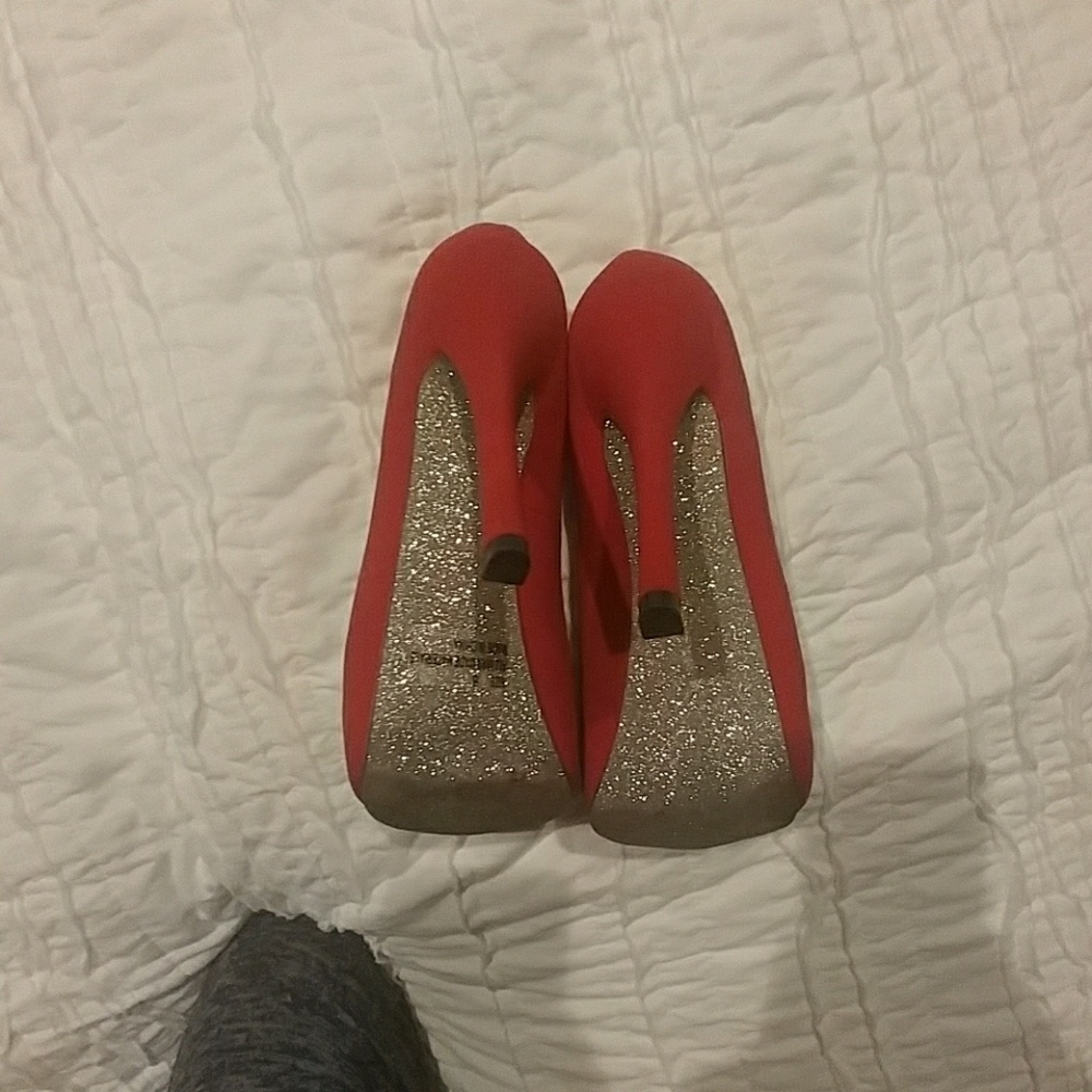 GLITTER BOTTOM HEELS